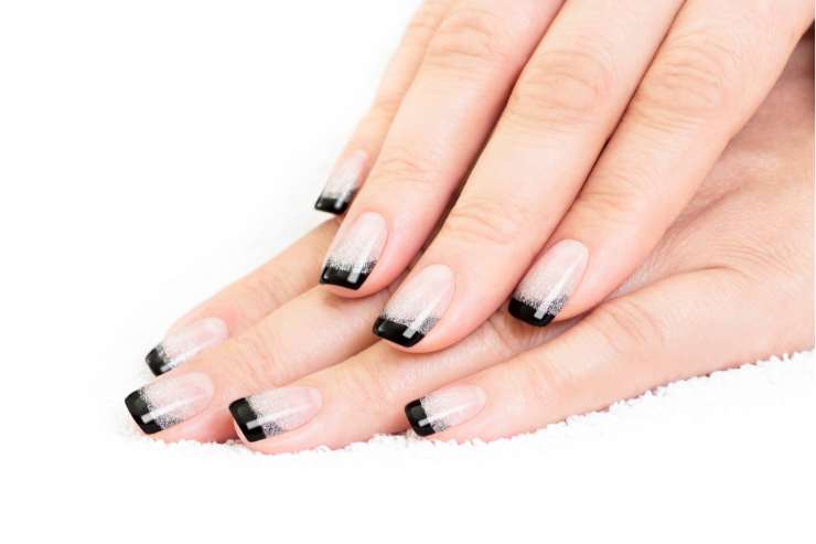 French manicure nera